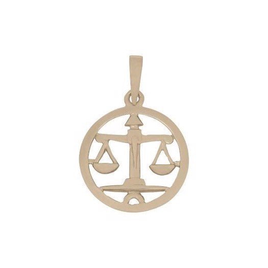 Siersbøl vægt stjernetegnsvedhæng i 8 eller 14 karat guld med graveret motiv, 12–15 mm.